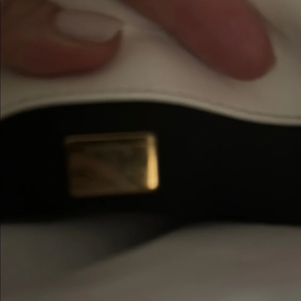 CHANEL 19 White, silver, and gold Quilted Shoulder Bag with Flap Closure - Picture 6 of 10